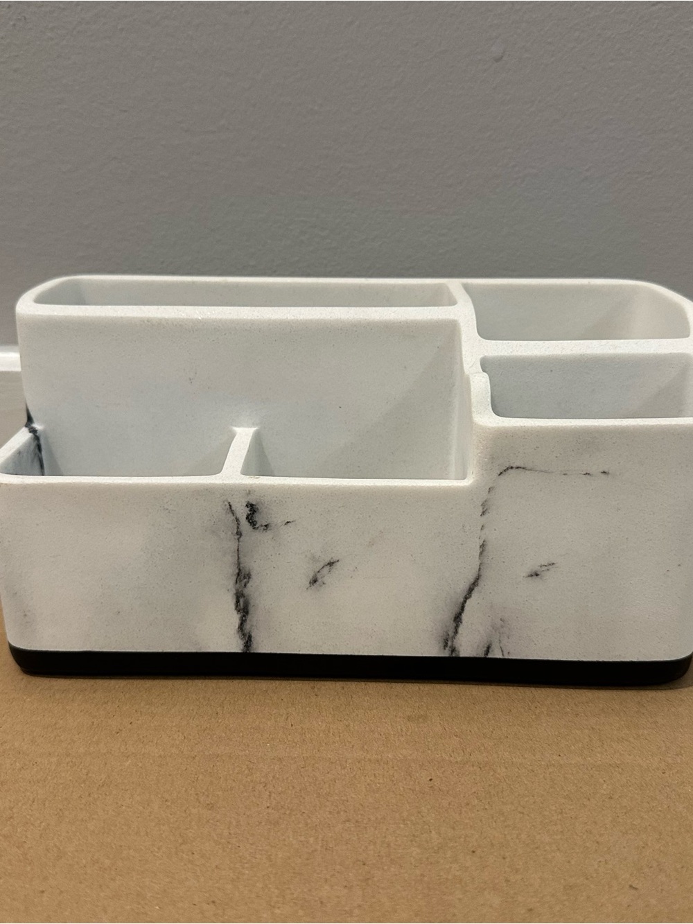 Bathroom countertop organizer